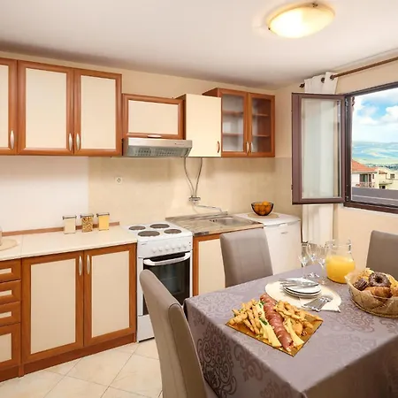 Beautiful In Mastrinka With Wifi Casa vacanze