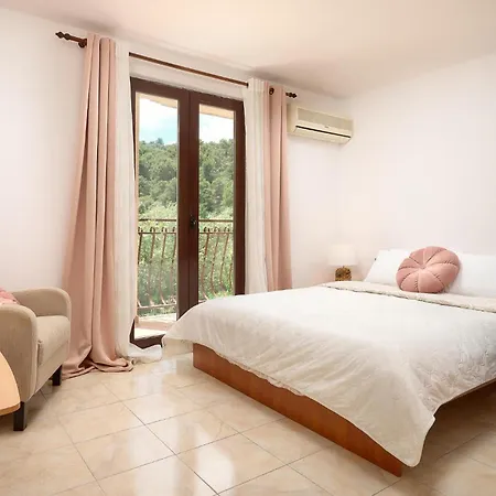 Casa vacanze Beautiful In Mastrinka With Wifi Traù