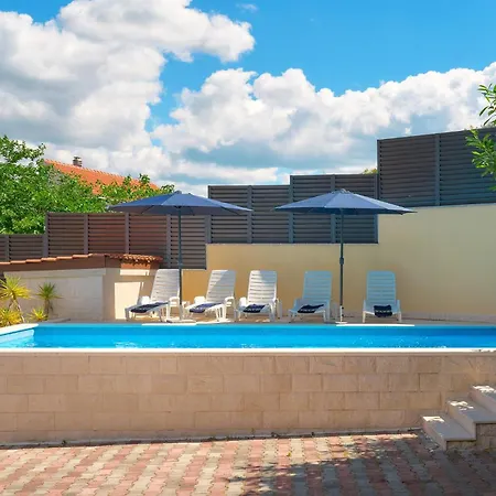 6 Bedroom Gorgeous In Mastrinka *