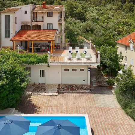 Casa vacanze 6 Bedroom Gorgeous In Mastrinka Traù
