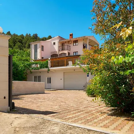 6 Bedroom Gorgeous In Mastrinka