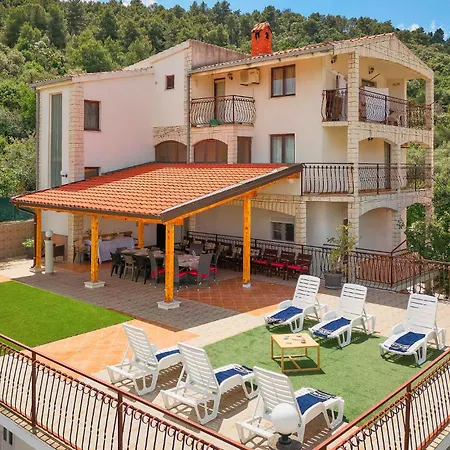 6 Bedroom Gorgeous In Mastrinka Casa vacanze Traù