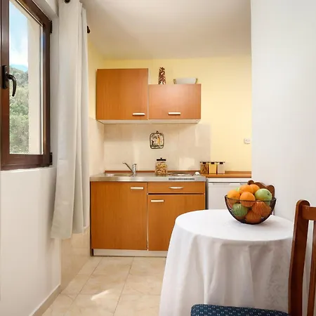 Casa vacanze 6 Bedroom Gorgeous In Mastrinka *