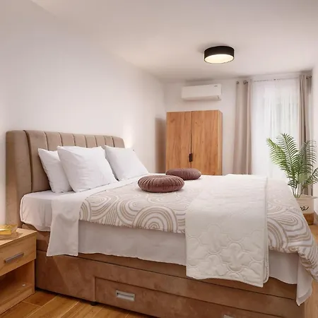 6 Bedroom Gorgeous In Mastrinka Casa vacanze Traù
