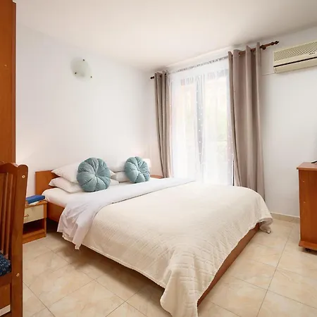 6 Bedroom Gorgeous In Mastrinka Traù