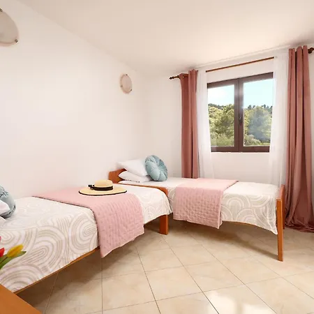 Casa vacanze 6 Bedroom Gorgeous In Mastrinka *