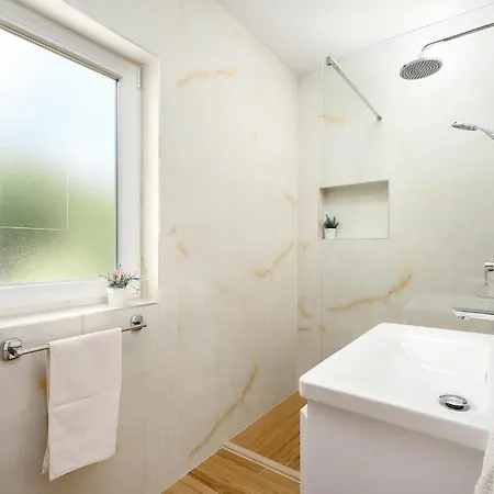 6 Bedroom Gorgeous In Mastrinka *