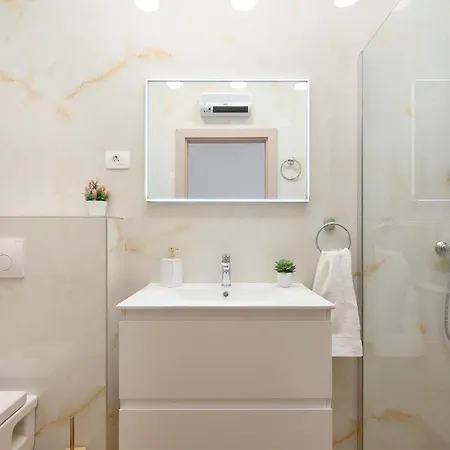 6 Bedroom Gorgeous In Mastrinka Casa vacanze *
