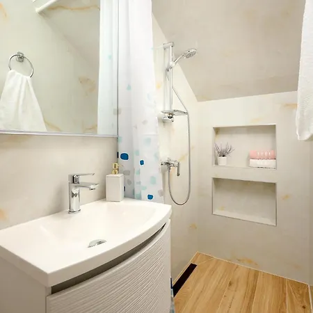 6 Bedroom Gorgeous In Mastrinka * Traù