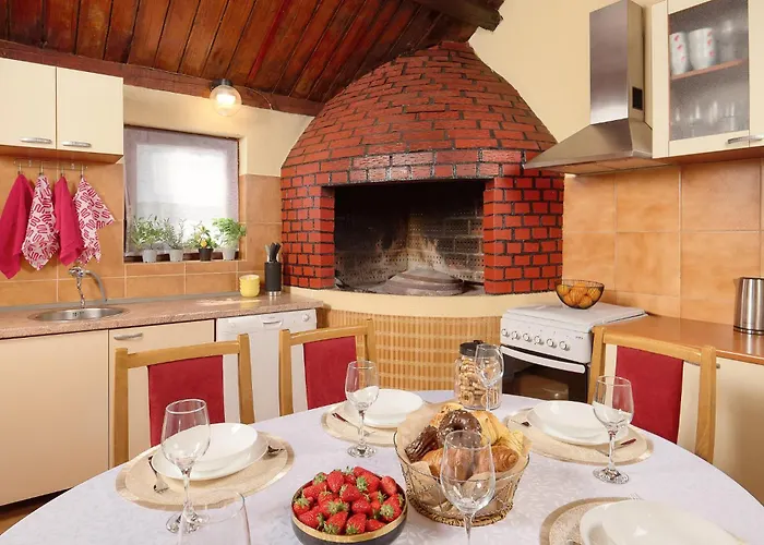 Casa vacanze Beautiful In Mastrinka With Wifi Traù