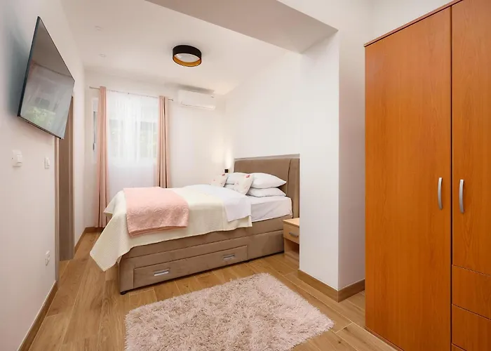 Beautiful In Mastrinka With Wifi Casa vacanze